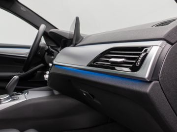 Fahrzeugabbildung BMW 530e Panorama Kamera Laser HUD DAB H/K ACC AHK