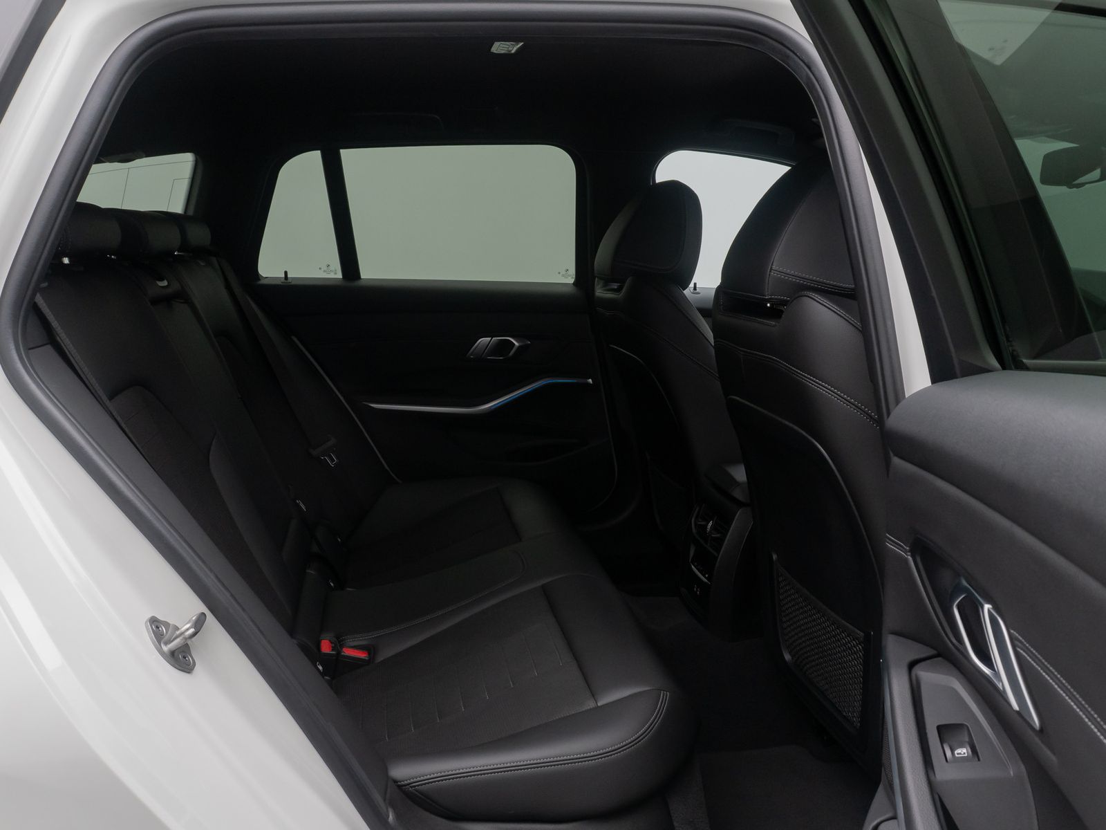 Fahrzeugabbildung BMW 330e Sport Line DAB Kamera Parkassistent Alarm