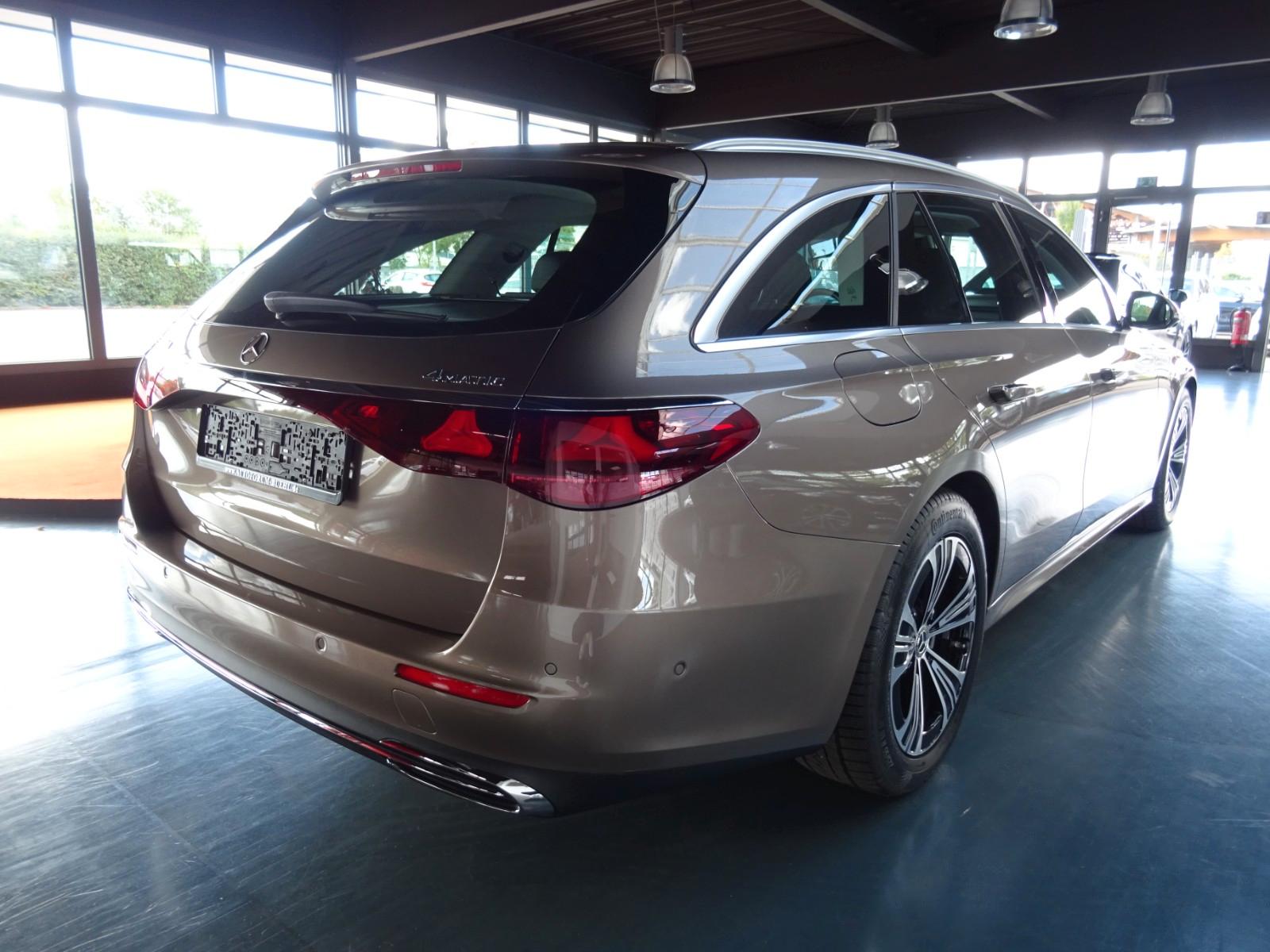 Mercedes-Benz E 220 d T 4Matic / Rollstuhl-Komplett Umbau