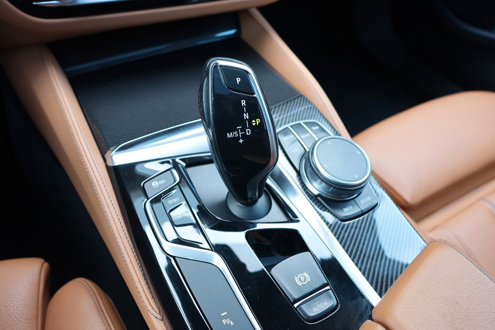 BMW 540i XDRIVE M LASER HUD H&K 4xSHZ TOTW KAMERA 20 foto 24