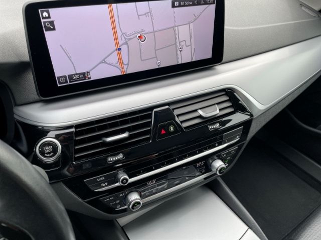 Fahrzeugabbildung BMW 520 d Mild-Hybrid xDrive Autom. Kamera, Sitzheiz