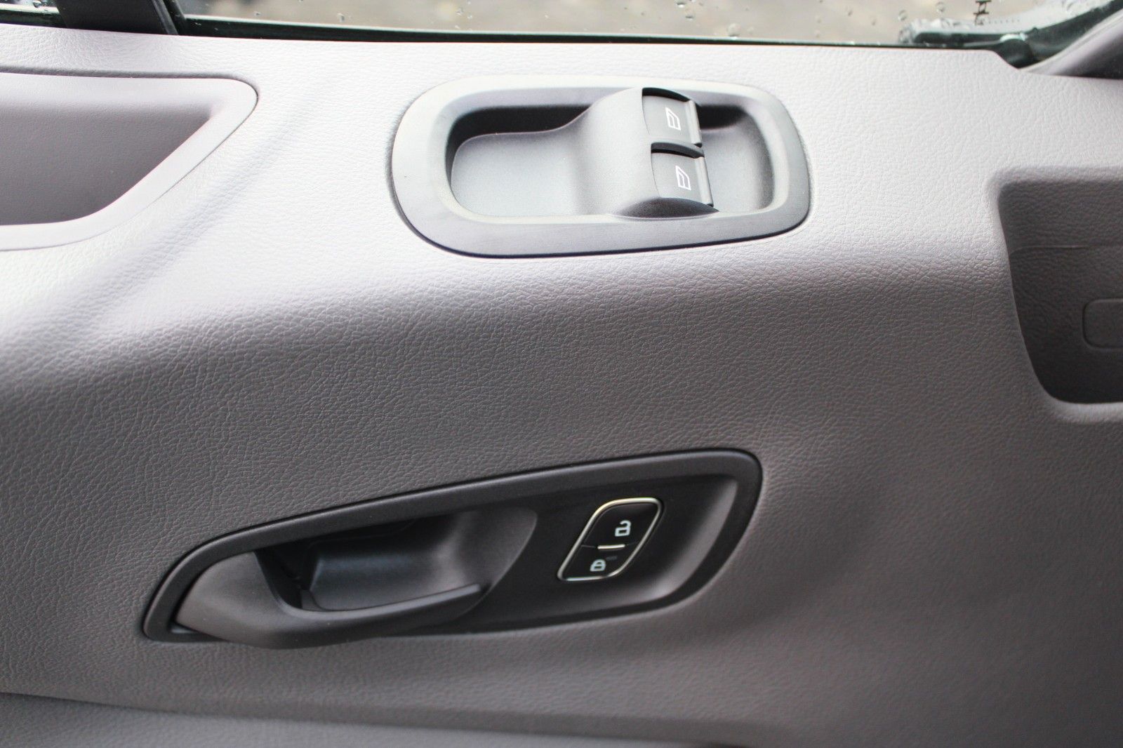 Fahrzeugabbildung Ford e-Transit 350 L3H2 TREND ELEKTRO + Technologie P