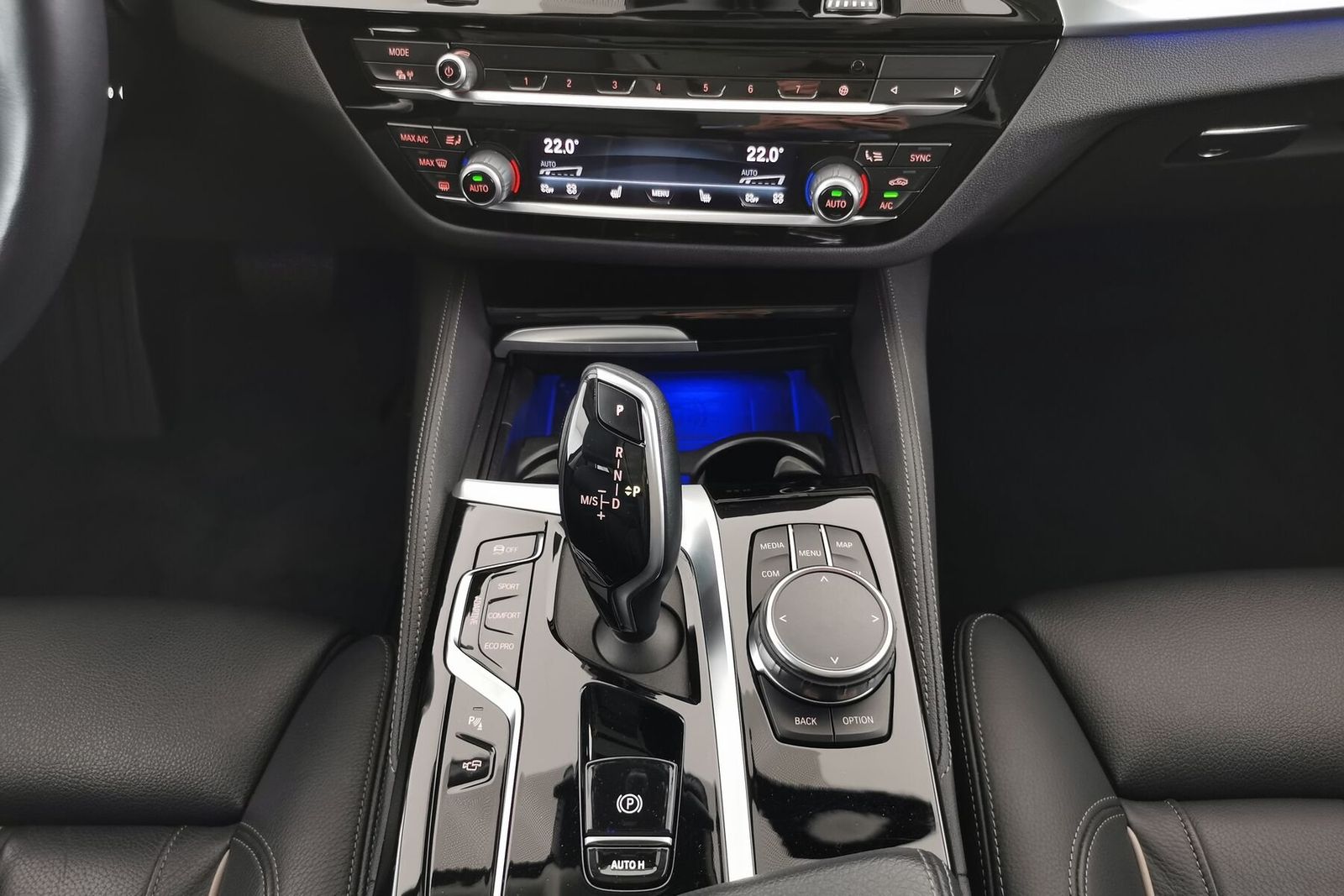 BMW 530i xDrive Luxury ACC PANO HUD 360° elSitze AHK foto 14