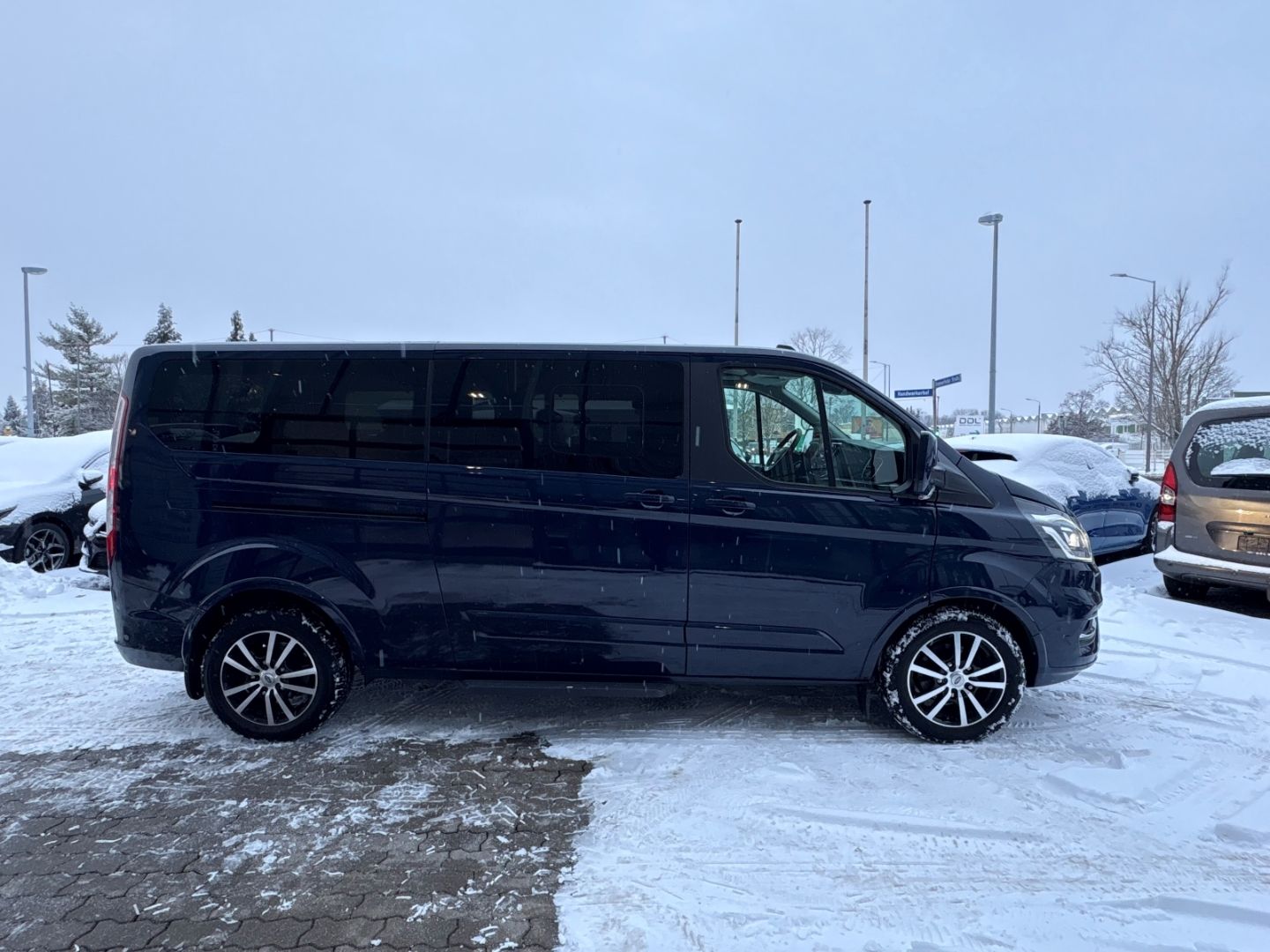 Fahrzeugabbildung Ford Tourneo Custom Kombi 320 L2 Titanium X TotWinkAs