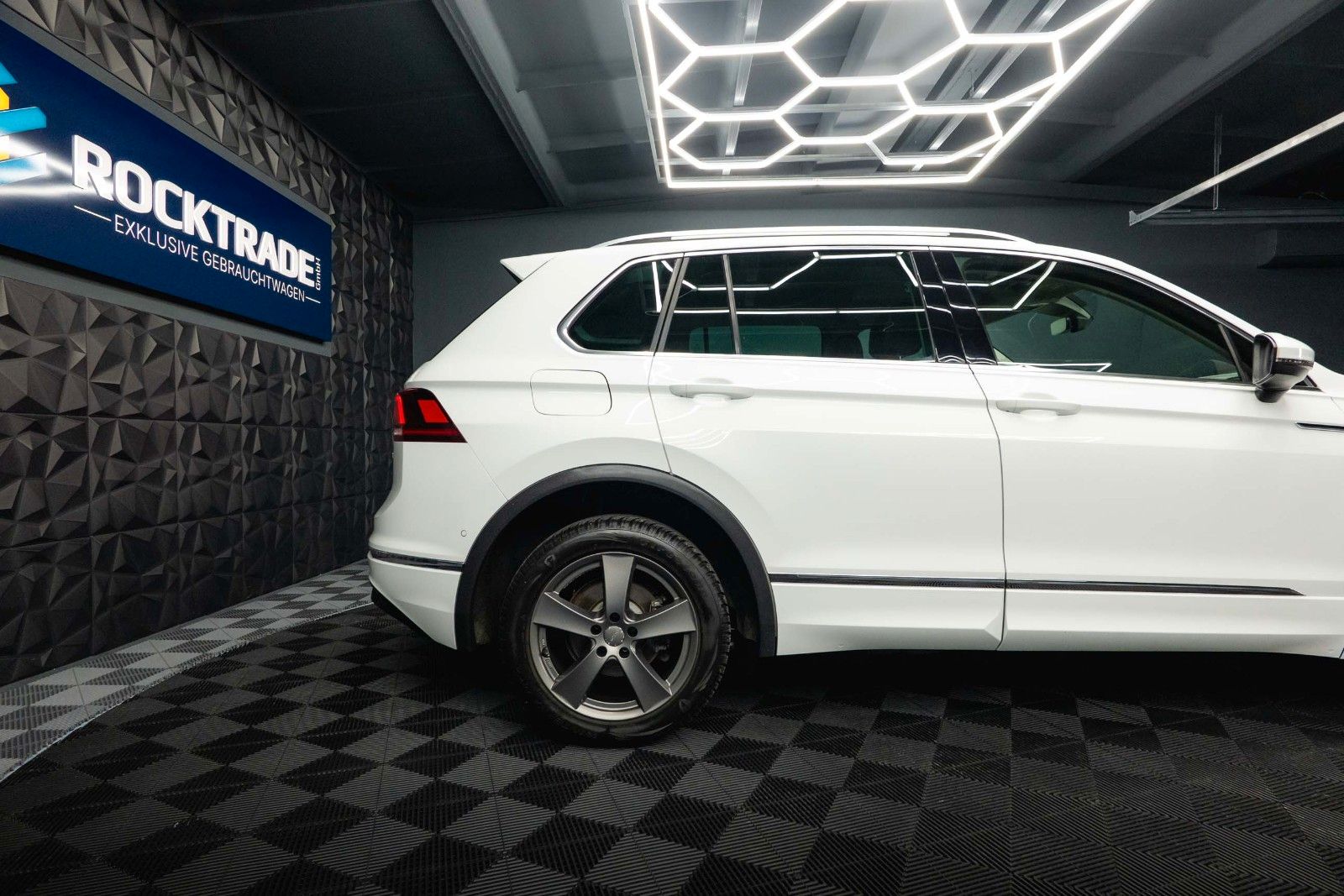 Fahrzeugabbildung Volkswagen Tiguan Comfortline R-Line+ 4Motion *LED*ACC*DAB*