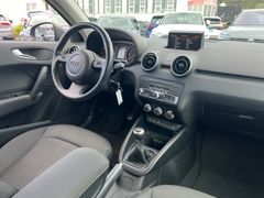 Fahrzeugabbildung Audi A1 Sportback 1.0 TFSI S line XENON NAVI 18" ROTO