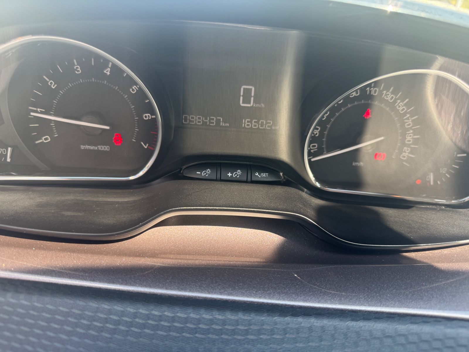 Fahrzeugabbildung Peugeot 2008 Active Klimaanlage
