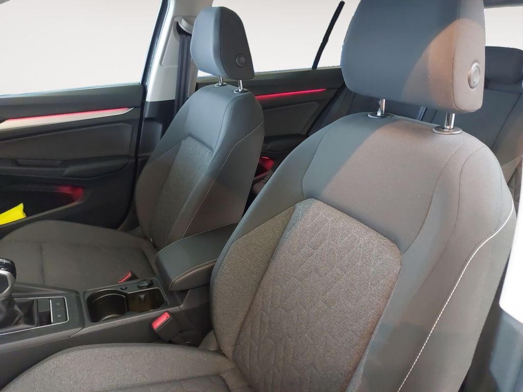 Fahrzeugabbildung Volkswagen Golf 1.5 TSI Life Panorama ACC Navi Schlüssellos
