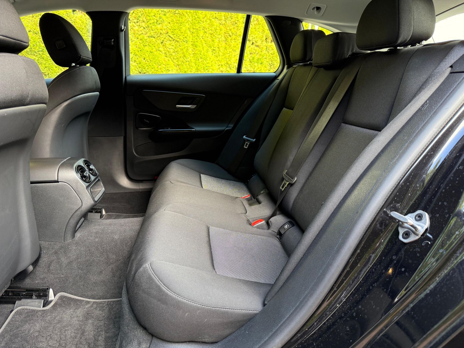 Fahrzeugabbildung Mercedes-Benz C 220 d T 9G LED+MBUX+KAMERA+SHZ+PARK+DAB