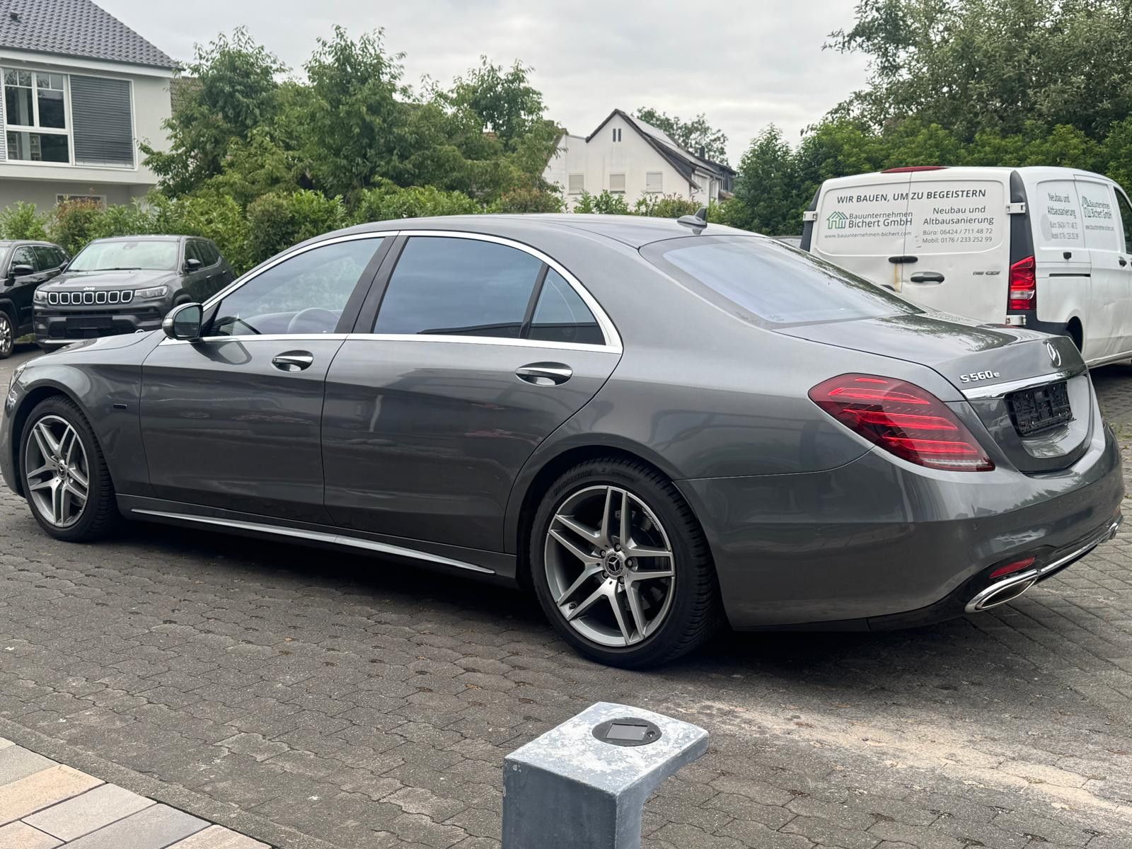 Fahrzeugabbildung Mercedes-Benz S 560 e L AMG-LINE+MEMO+LED+BURM+360°+HEAD-UP+