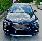 BMW X1 xDrive20i A xLine xLine - BMW X1 mit Benzin-Antrieb: Schwarz, Ambiente-Beleuchtung