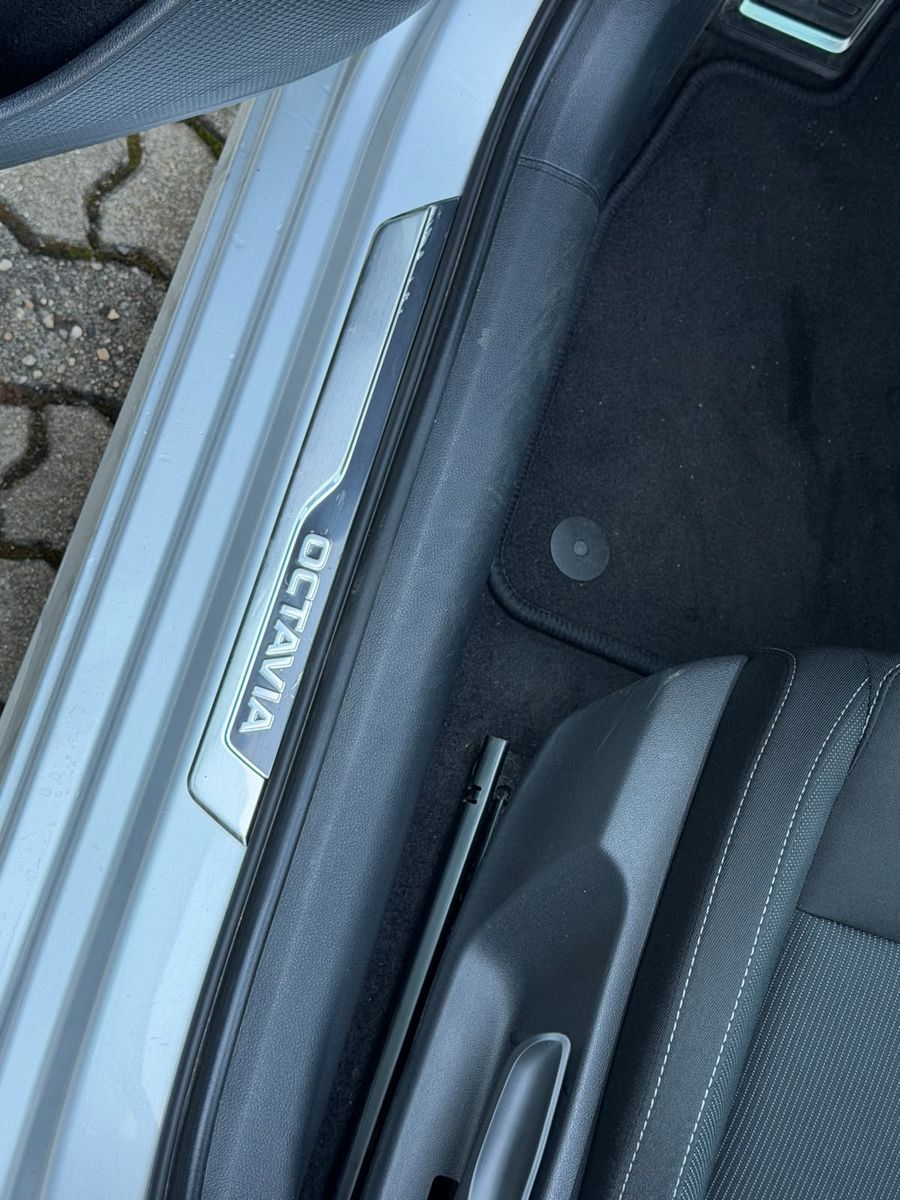 Fahrzeugabbildung SKODA Octavia Combi Sportline*PANO