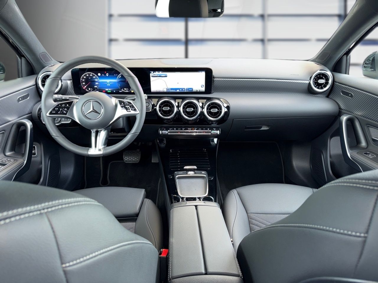 Fahrzeugabbildung Mercedes-Benz A 250 e PROGR.+AHK+PANO+STNDHZ+LHZG+LED+KAM+11KW