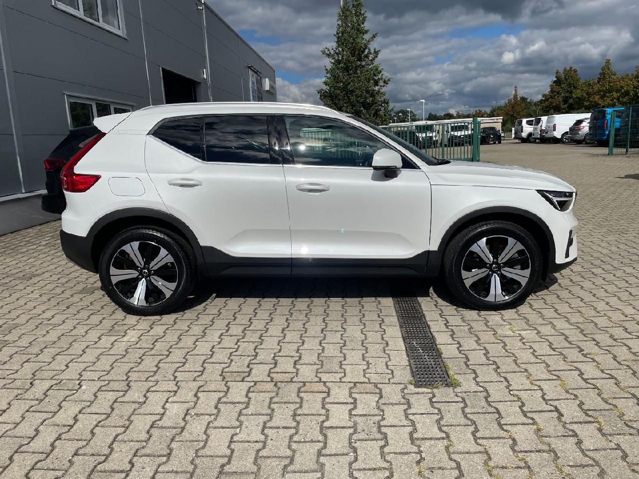 Fahrzeugabbildung Volvo XC40 Core Recharge Plug-In Hybrid 2WD