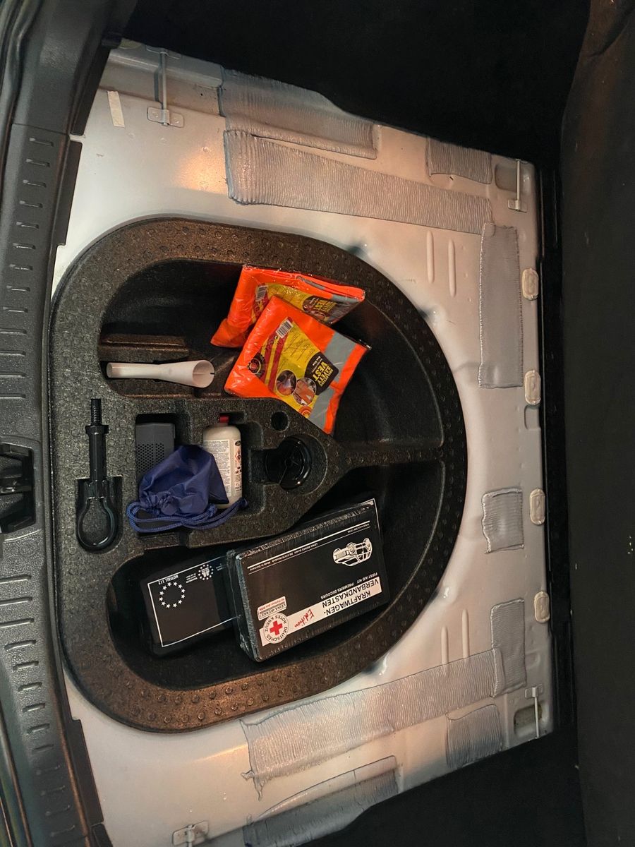 Fahrzeugabbildung Ford Focus 1.0 EcoBoost Business Turnier+NAVI+PDC+ALU