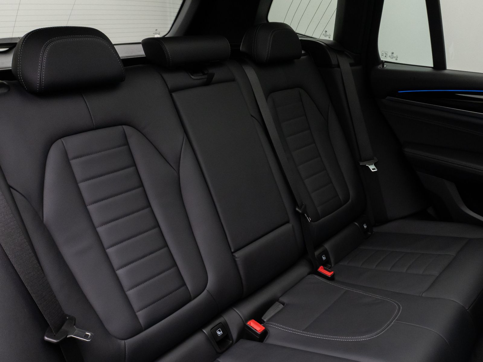 Fahrzeugabbildung BMW X3 xD30e Panorama HUD DAB HiFi Komfort Sport 20"