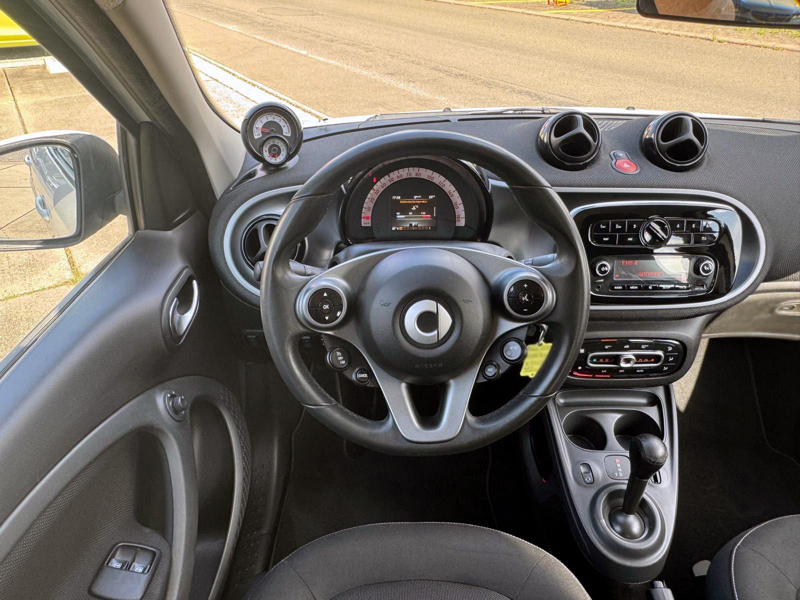 Fahrzeugabbildung Smart ForFour Automatik PDC SHZ Klimaautomatik Alu