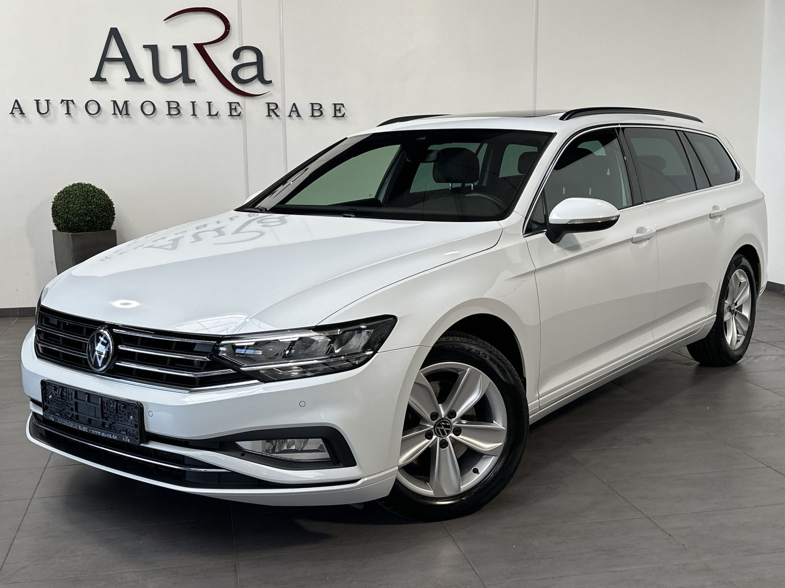 Fahrzeugabbildung Volkswagen Passat Variant Business NAV+LED+PANO+AHK+17ZO+PP