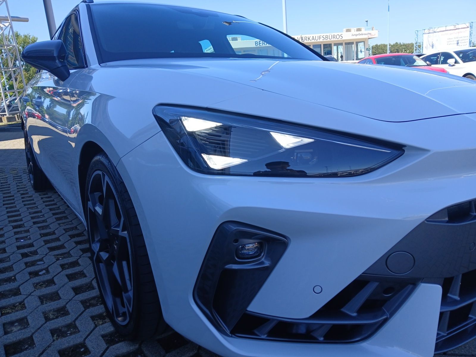 Fahrzeugabbildung CUPRA Leon ST TSI VZ DSG 4Drive LED AHK ACC RFK SH 19"