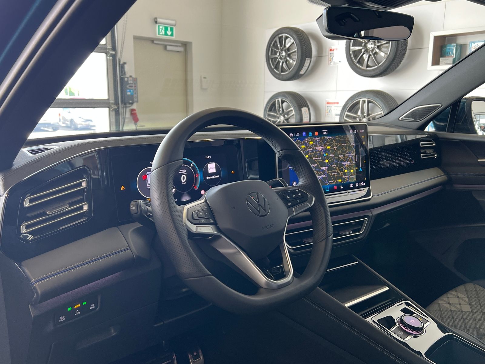 Fahrzeugabbildung Volkswagen Tiguan R-Line 2.0 TDI DSG 4MOTION *AHK, IQ.Light