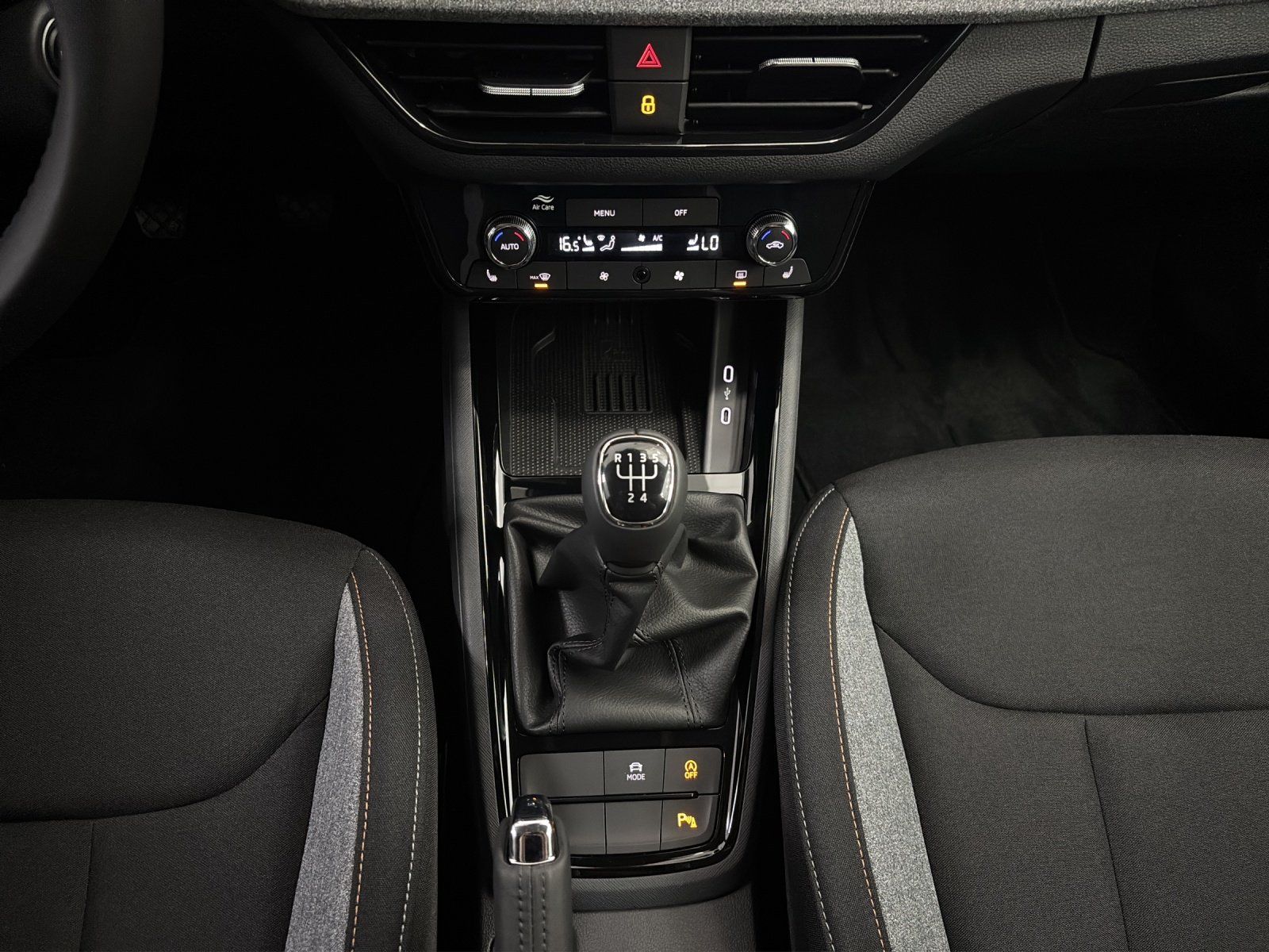 Fahrzeugabbildung SKODA Kamiq Tour 1,0 TSI 70 kW