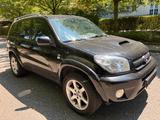 Toyota RAV 4 2.0-l-D-4D 4x4 Sol *Klimaautom*TÜV 10/2026 - Toyota RAV 4 aus 2005 mit Diesel-Antrieb: Geländewagen