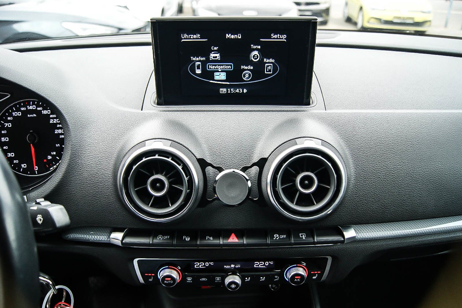 Fahrzeugabbildung Audi A3 Limousine 1.4 TFSI S-LINE NAVIGATION XENON 18