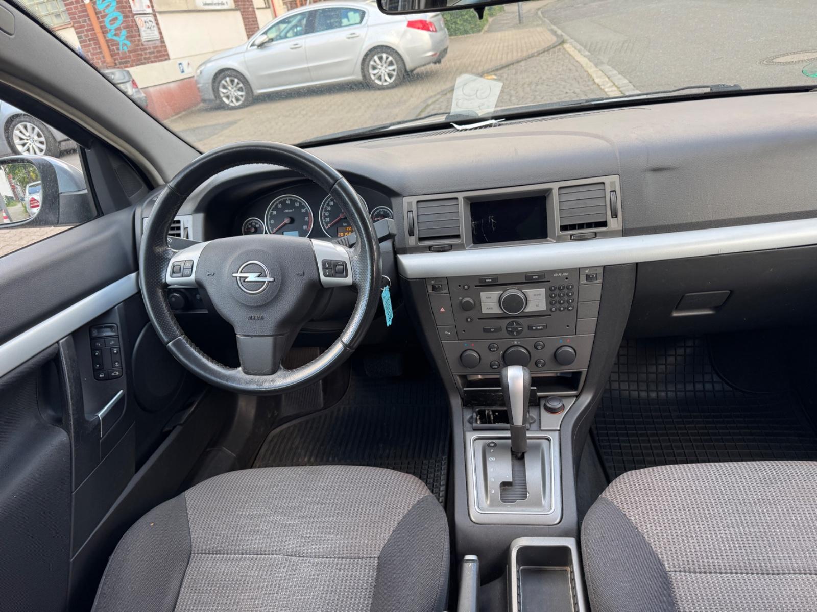Opel Vectra 2004 — photo 8