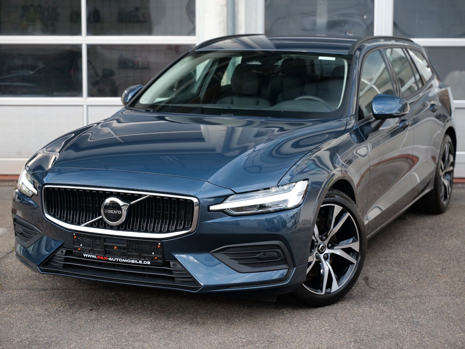 Volvo V60 B4 Core LEDER NAVI ACC 4xSHZ KEYLESS PDC CAM