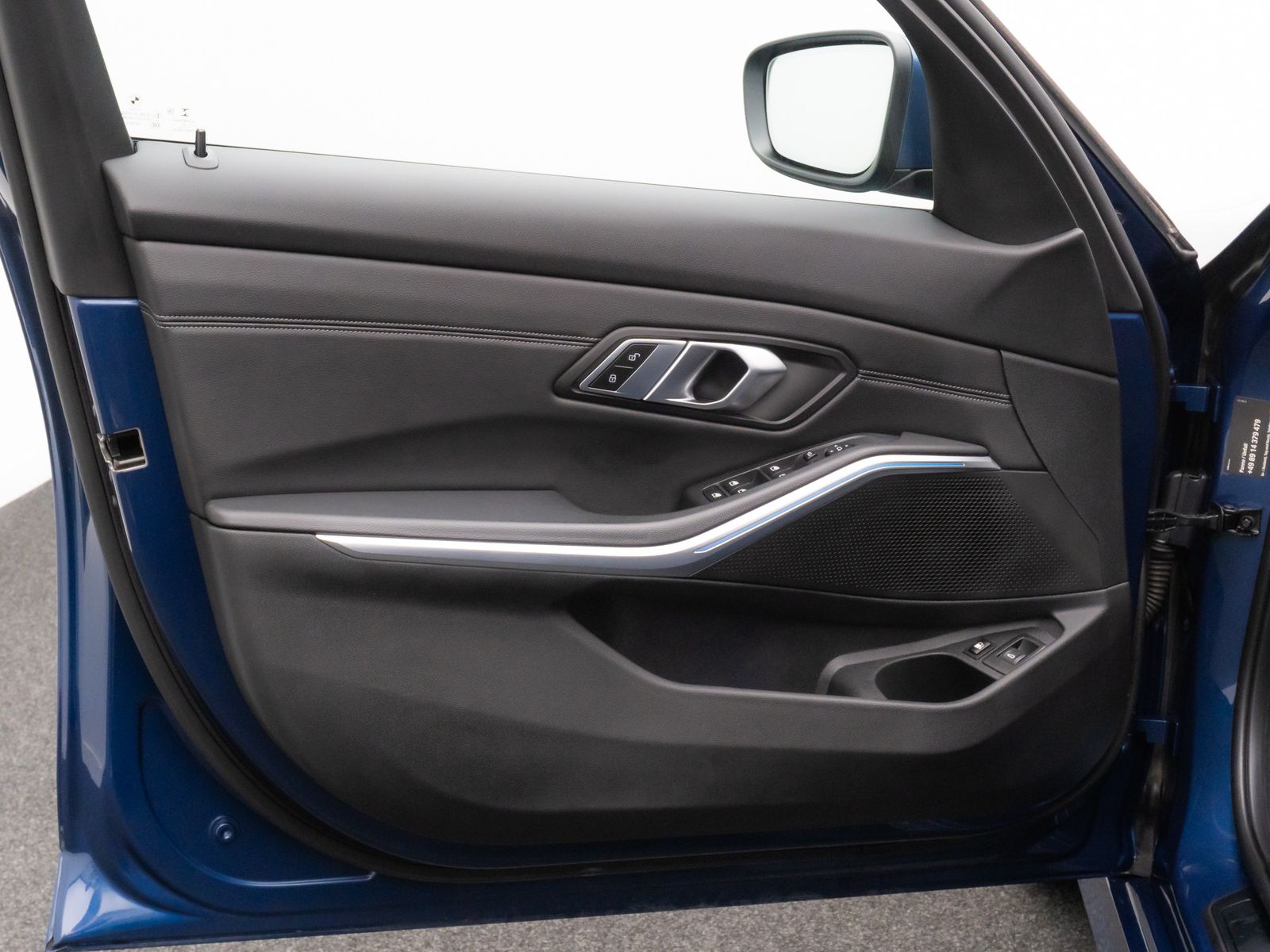 Fahrzeugabbildung BMW 330e xD Alarm DAB Komfort WLAN PDC Sport Leder