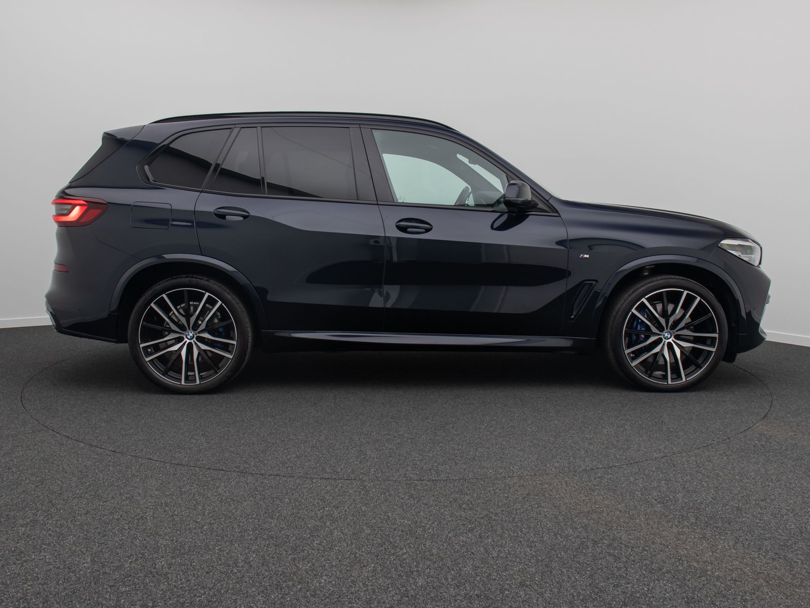 Fahrzeugabbildung BMW X5 xD40d M Sport Panorama Kamera HUD DAB B&W 22"