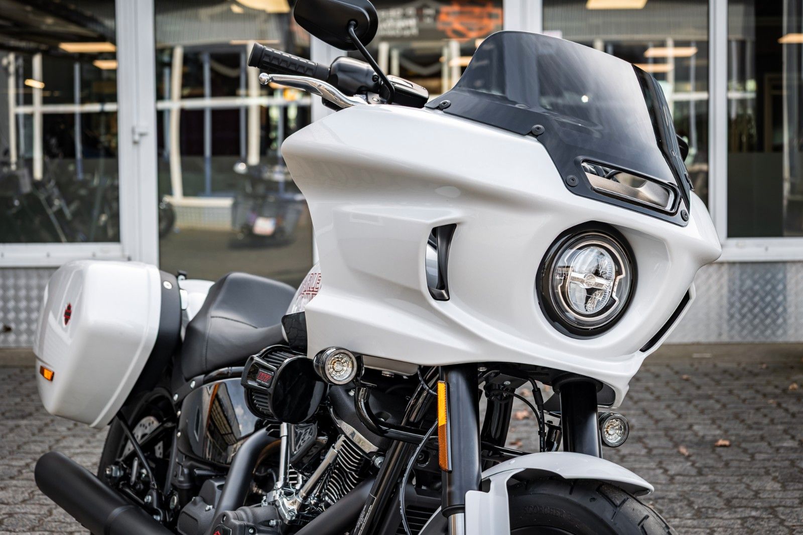 Fahrzeugabbildung Harley-Davidson FXLRST LOW RIDER ST 117 MY26