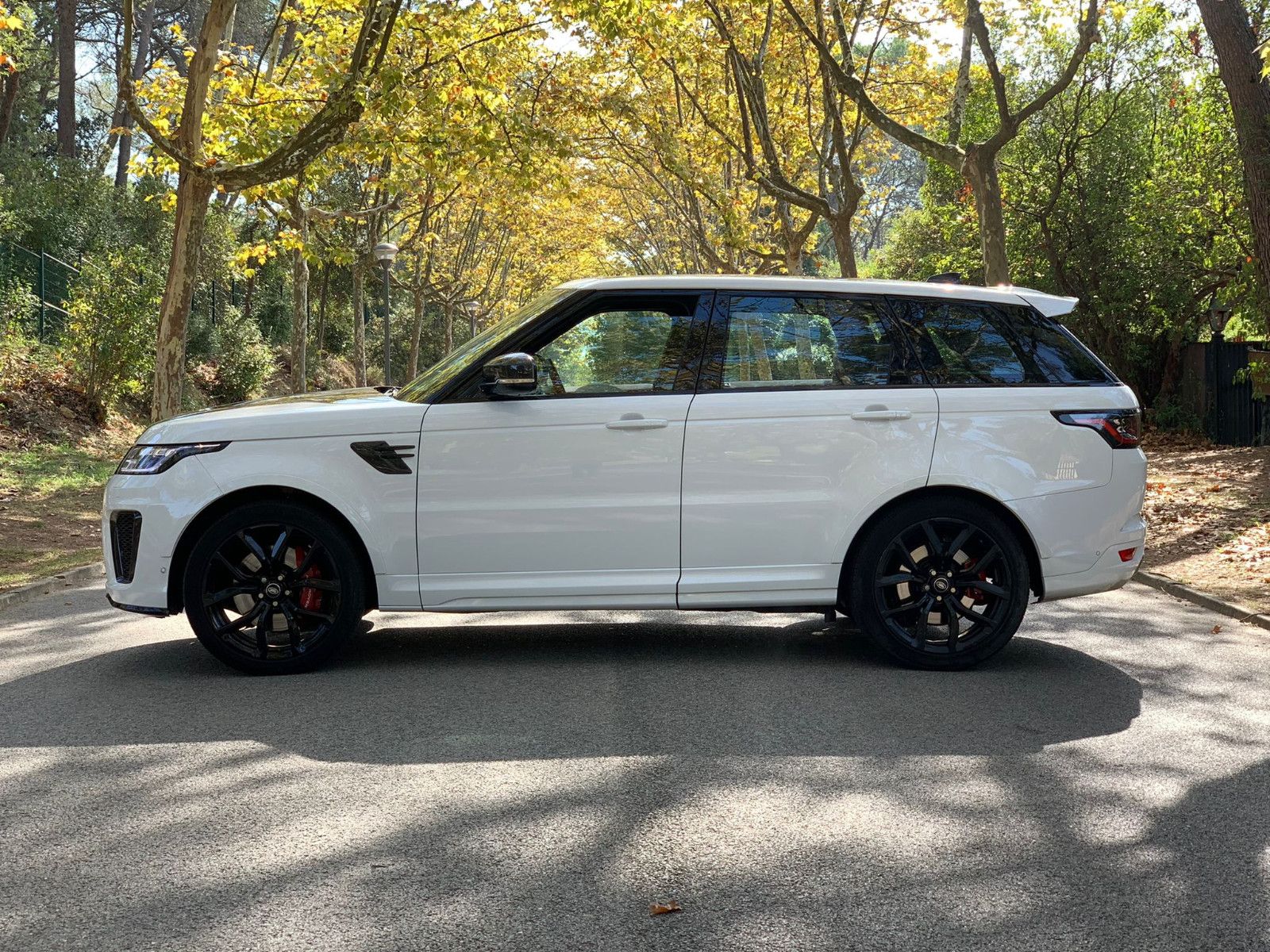 Land Rover Range Rover Sport 5.0 P575 SVR Carbon*Pano*360° foto 8