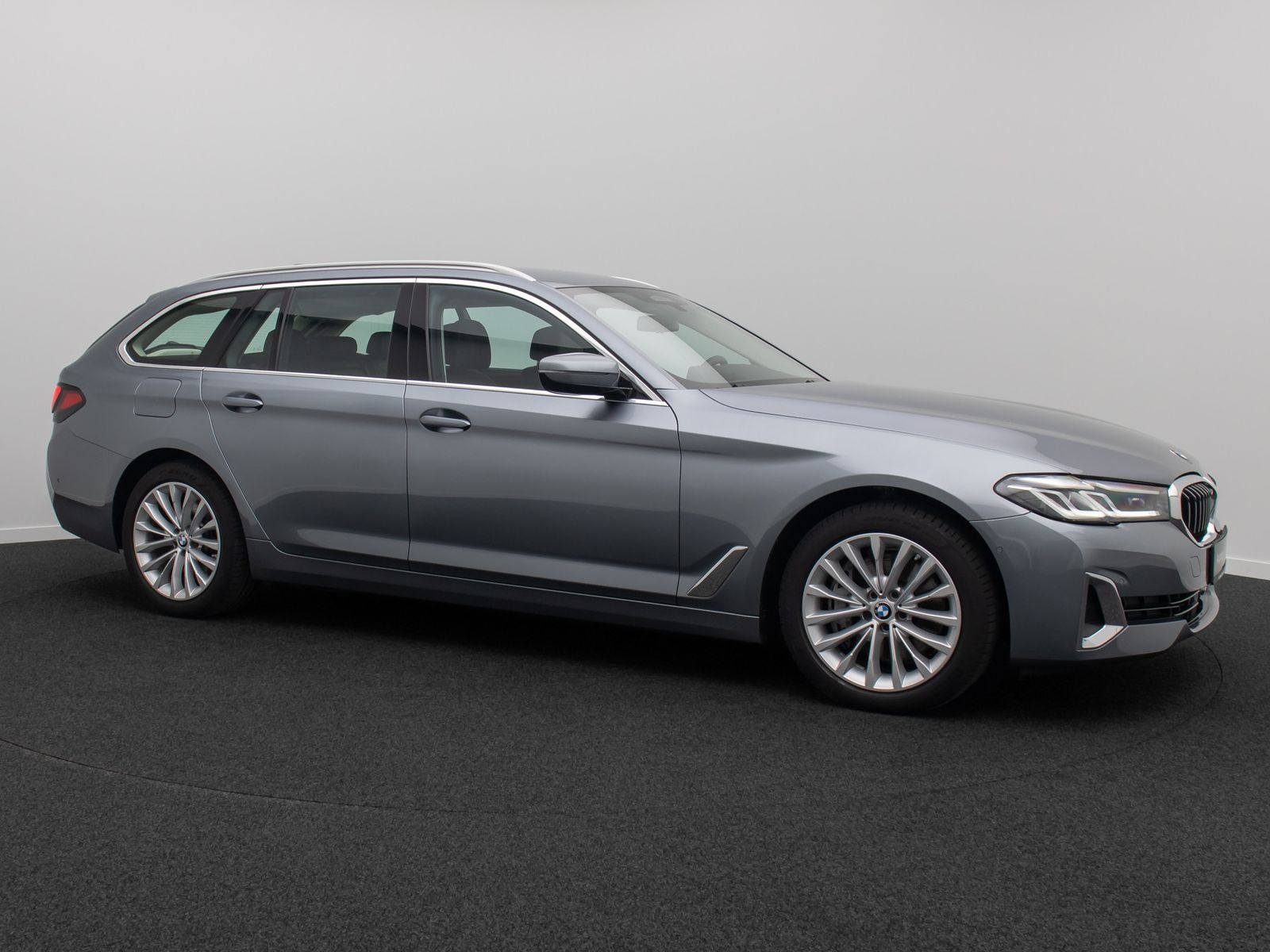 Fahrzeugabbildung BMW 530d xD Luxury Line AHK Alarm H/K DAB Individual