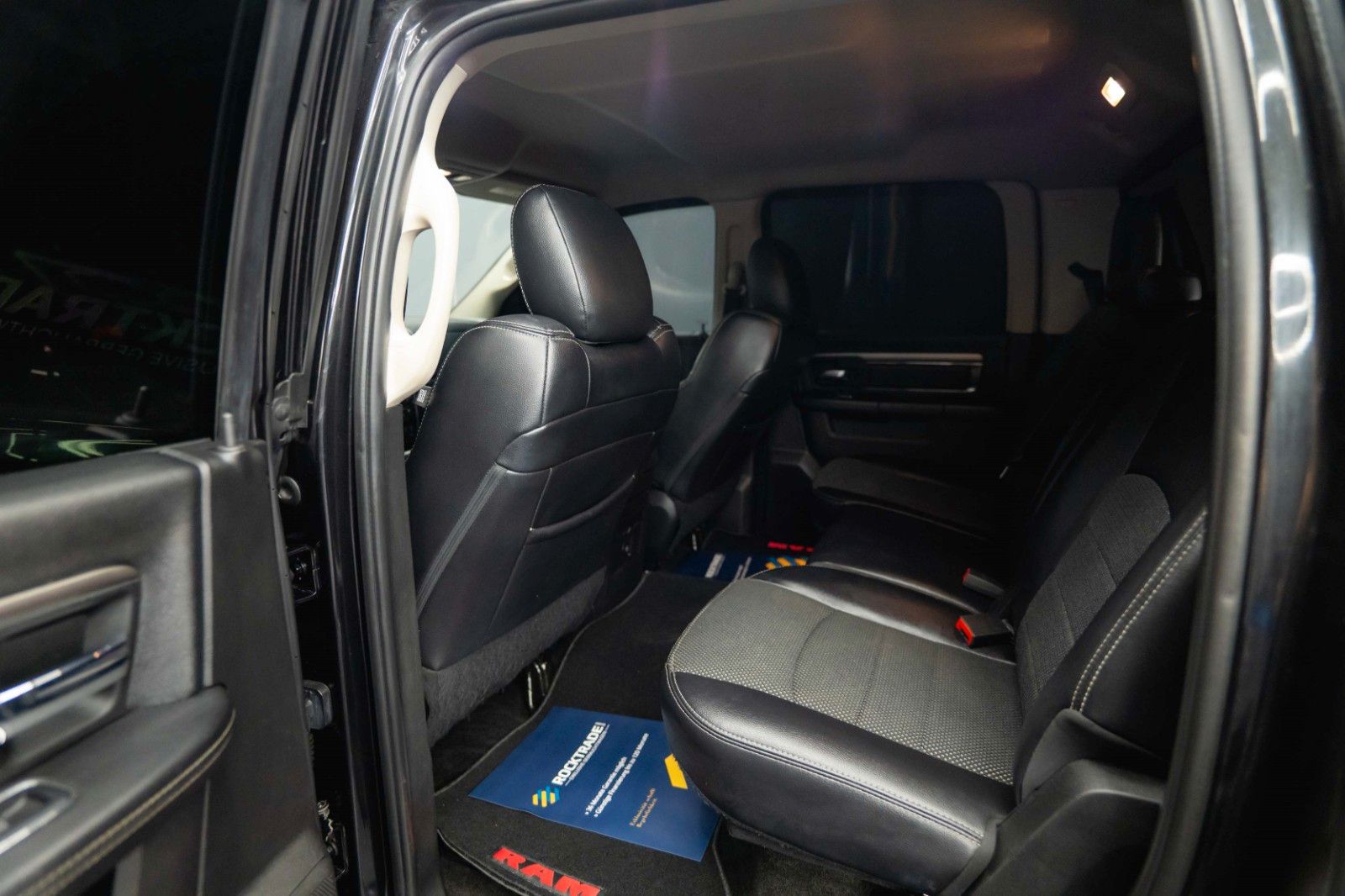 Fahrzeugabbildung Dodge RAM 5.7 V8 HEMI 4x4 OFFROAD Night-Paket LONGBED