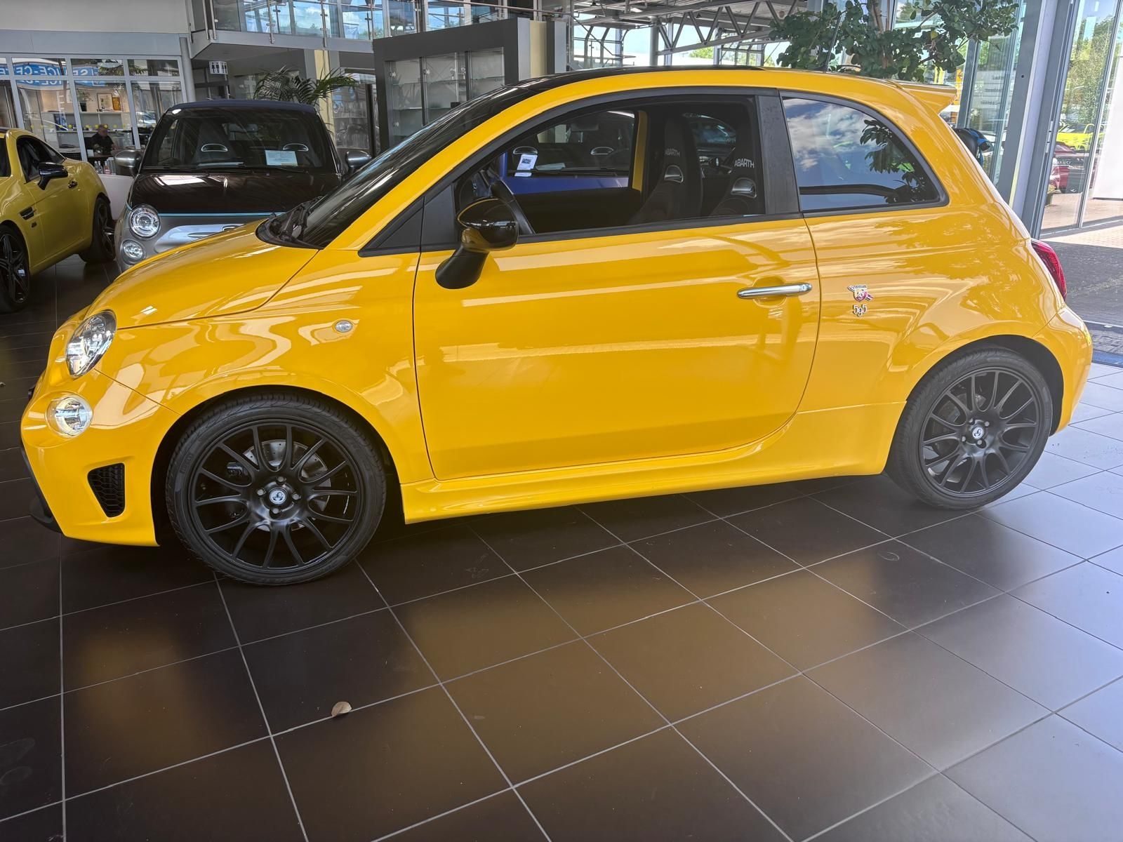 Fahrzeugabbildung Abarth 595 Pista KLIMA XENON ALU CARPLAY BEATS