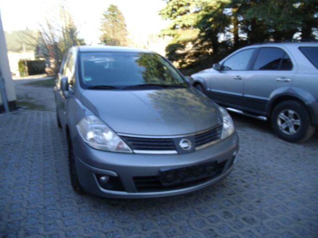 Nissan Tiida 1.6 acenta