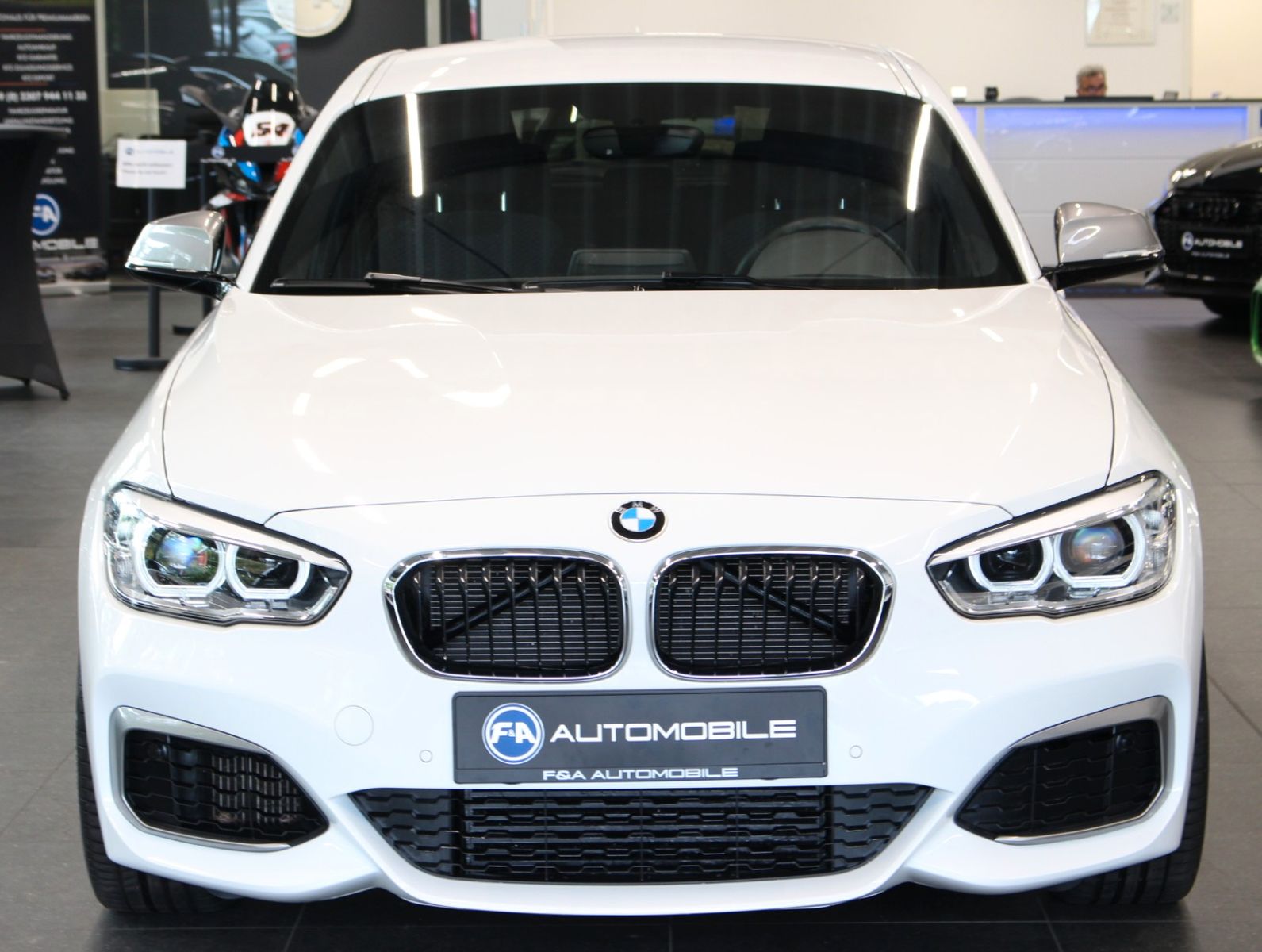 Fahrzeugabbildung BMW M135 i xDrive 2.Hand*LED*MWST*Top Zustand