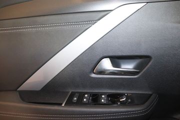 Fotografie des Opel Astra Sports Tourer 1.2 Turbo Automatik GS