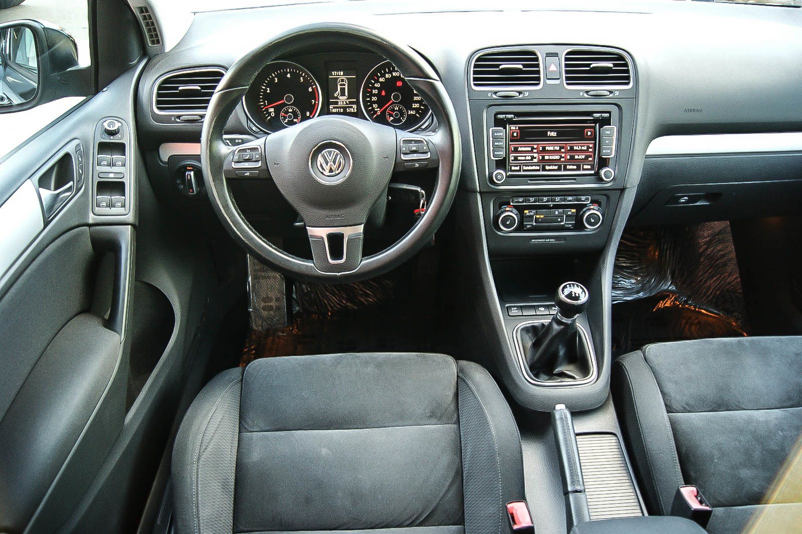 Fahrzeugabbildung Volkswagen Golf VI 14TSI Highline STANDHEIZUNG PARKLENKASS.
