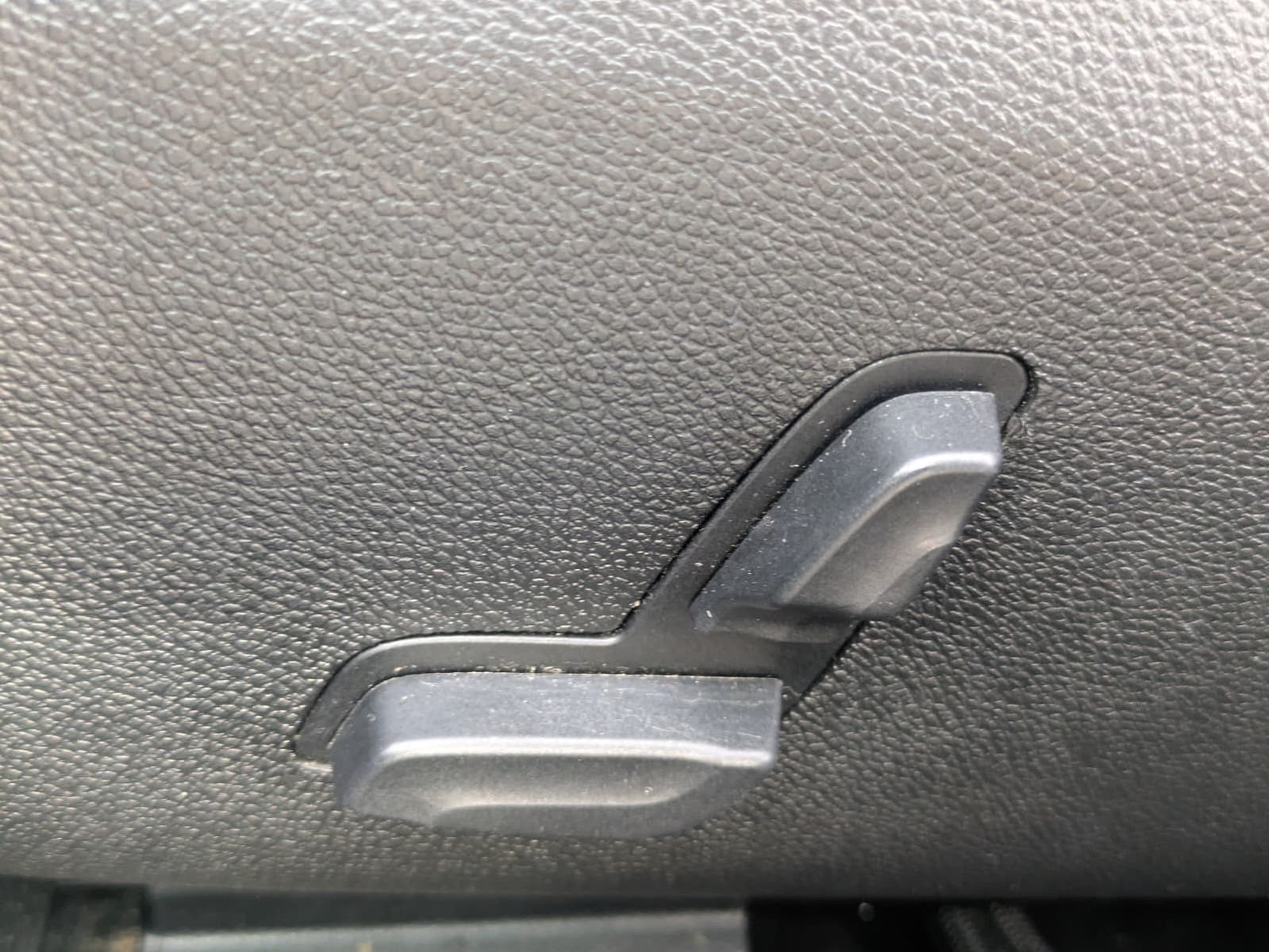 Fahrzeugabbildung Mercedes-Benz E 220 Avantgarde LED*AHK*KAMERA*TEMP*NAVI*SHZ