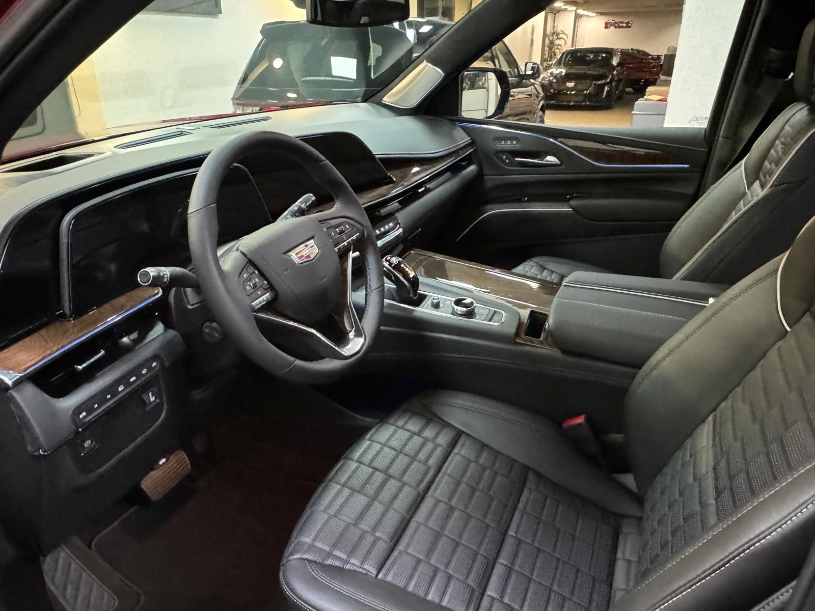 Fahrzeugabbildung Cadillac ESCALADE SPORT-PLATINUM 6.2 V8 -NIGHT VISiON 3 J
