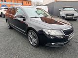 Skoda Superb Combi Elegance Navi / Bi-Xenon / PDC - Skoda Superb Elegance mit Benzin-Antrieb