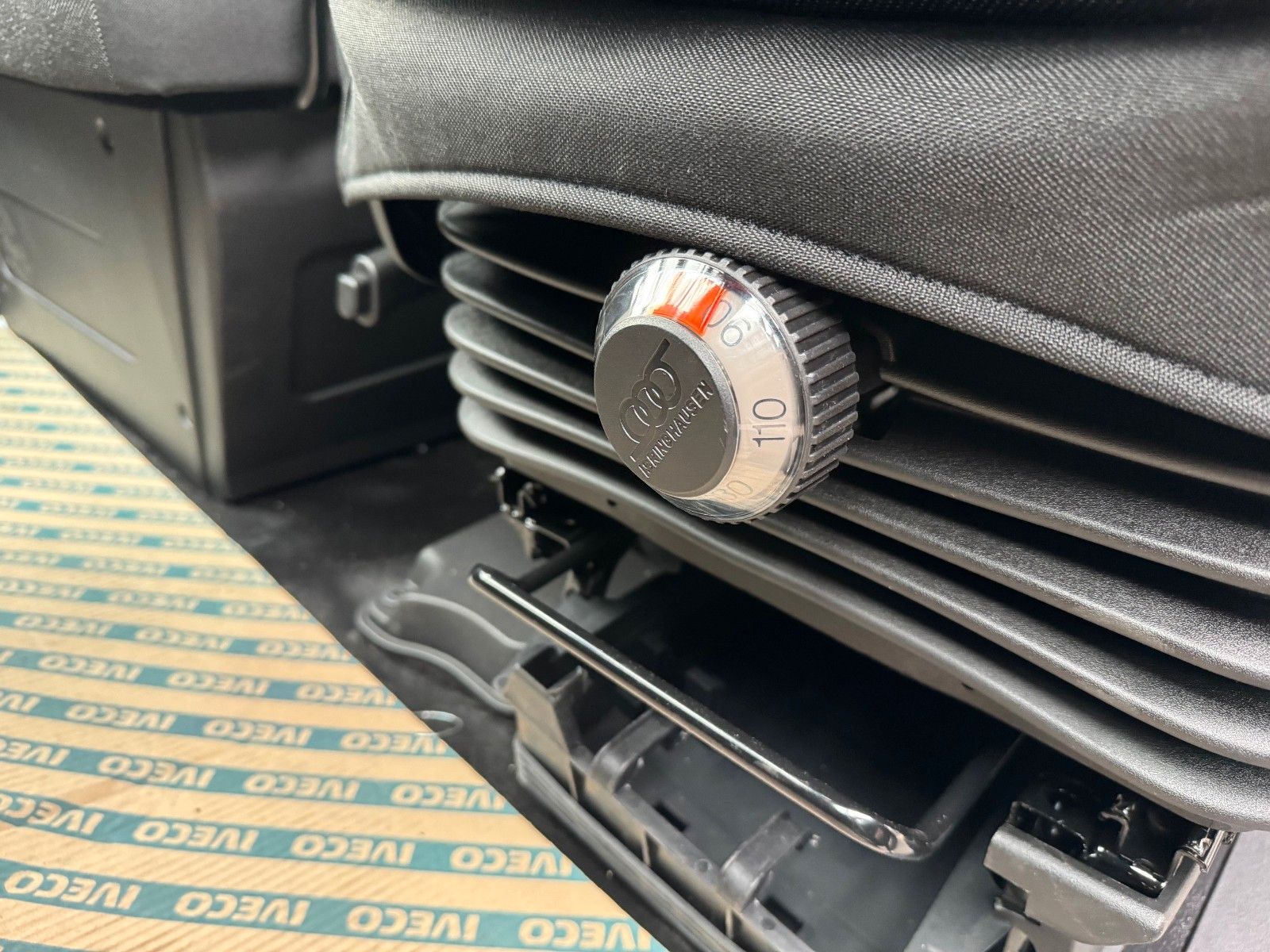 Fahrzeugabbildung Iveco Daily 35S18HA8 3.0L *R3.520mm*AHK*2xSchiebetür*