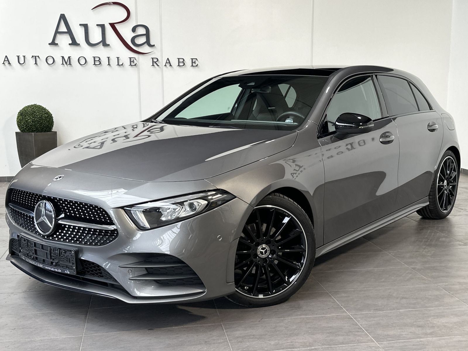Fahrzeugabbildung Mercedes-Benz A 180 AMG-Line NAV+LED+PANORAMA+SHZ+NIGHT+19ZOLL
