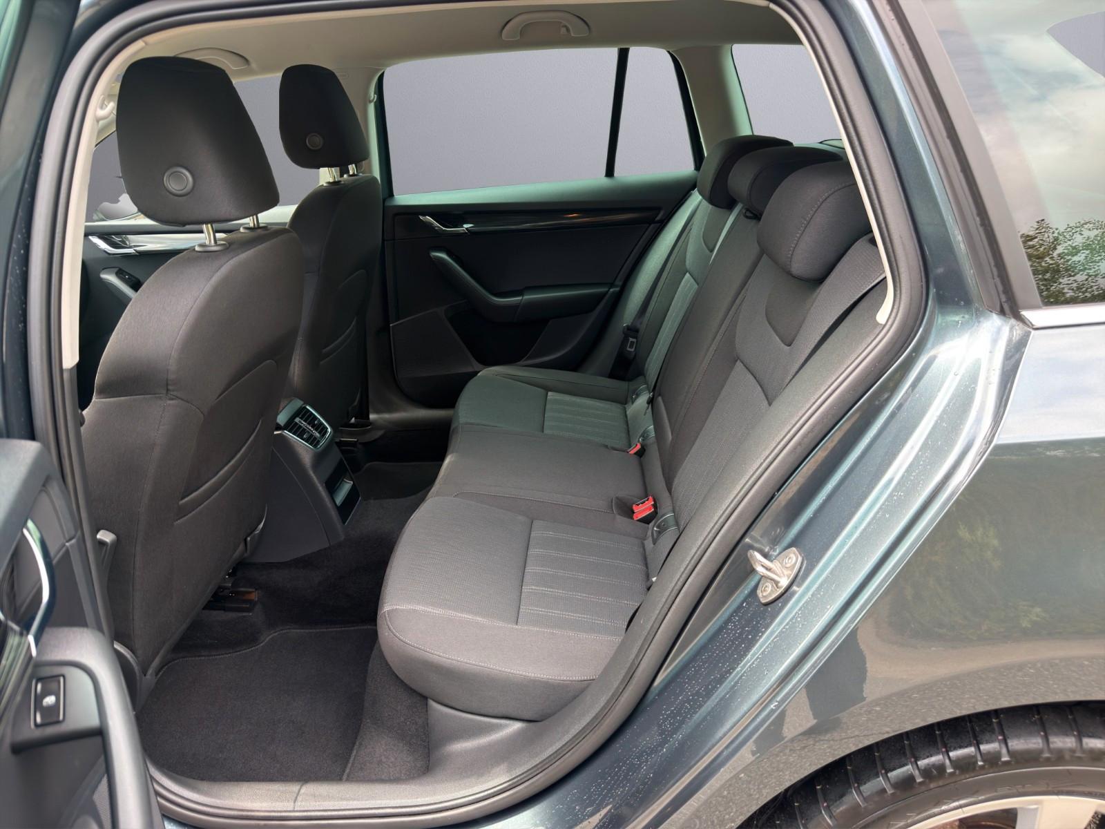 Skoda Octavia Combi Style LED/Keyless/CarPlay/PDC