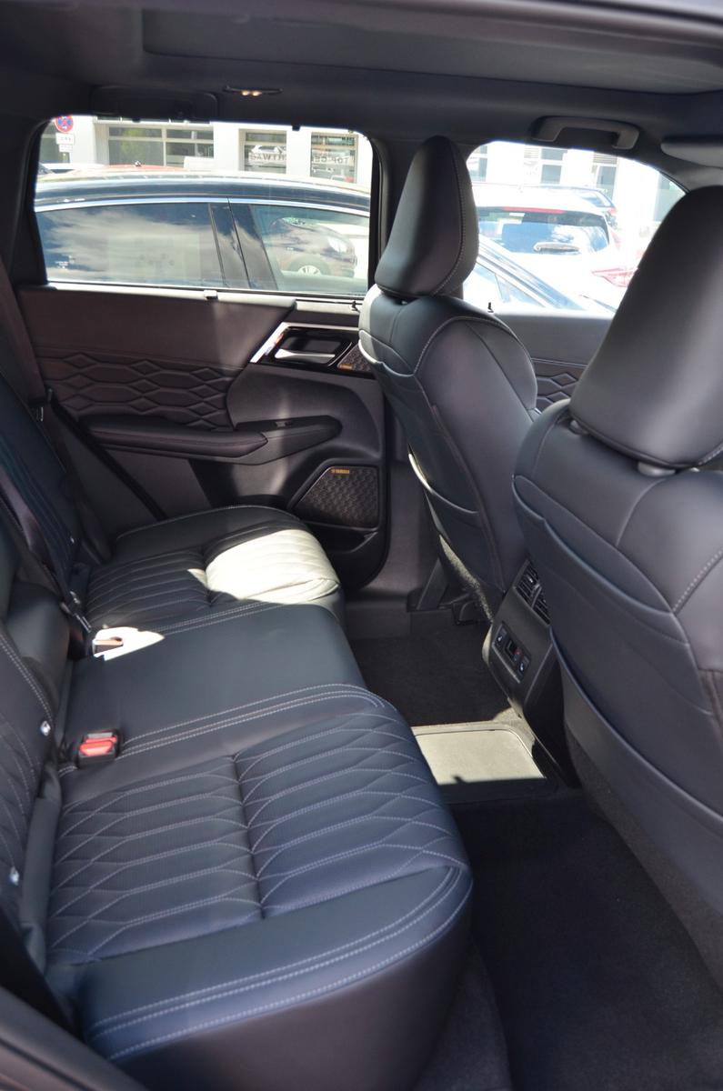Mitsubishi Outlander 2.4 PHEV DIAMANT TOP AT 4WD LEDER MJ26