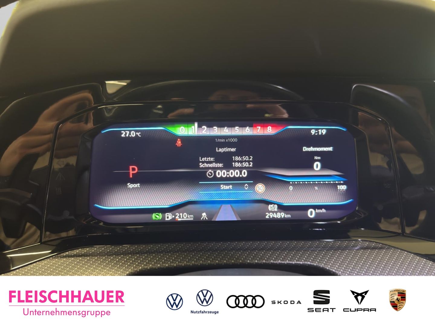 Volkswagen Golf VIII R 2.0 TSI 4M Matrix Navi Pano 270km h foto 13