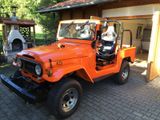 Toyota Land cruiser FJ 40 - Toyota Land Cruiser mit Benzin-Antrieb: Geländewagen