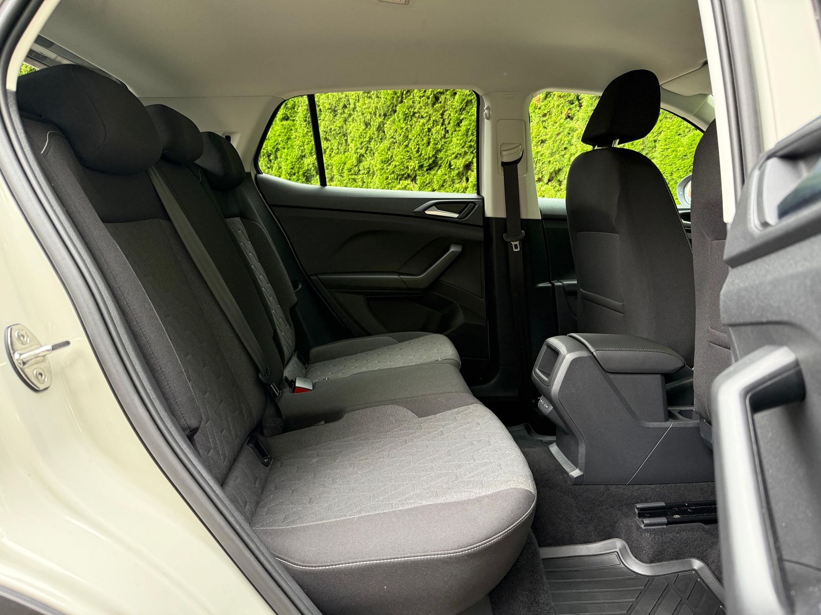 Fahrzeugabbildung Volkswagen T-Cross 1.0 TSI DSG Life LED+KAM+ACC+CARPL+SHZ+